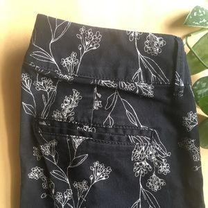 Black and White Floral Old Navy Pixie Pants